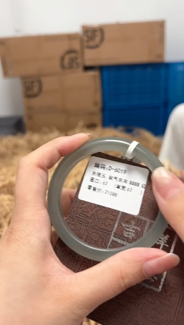 未镶嵌手镯石英质玉D6019