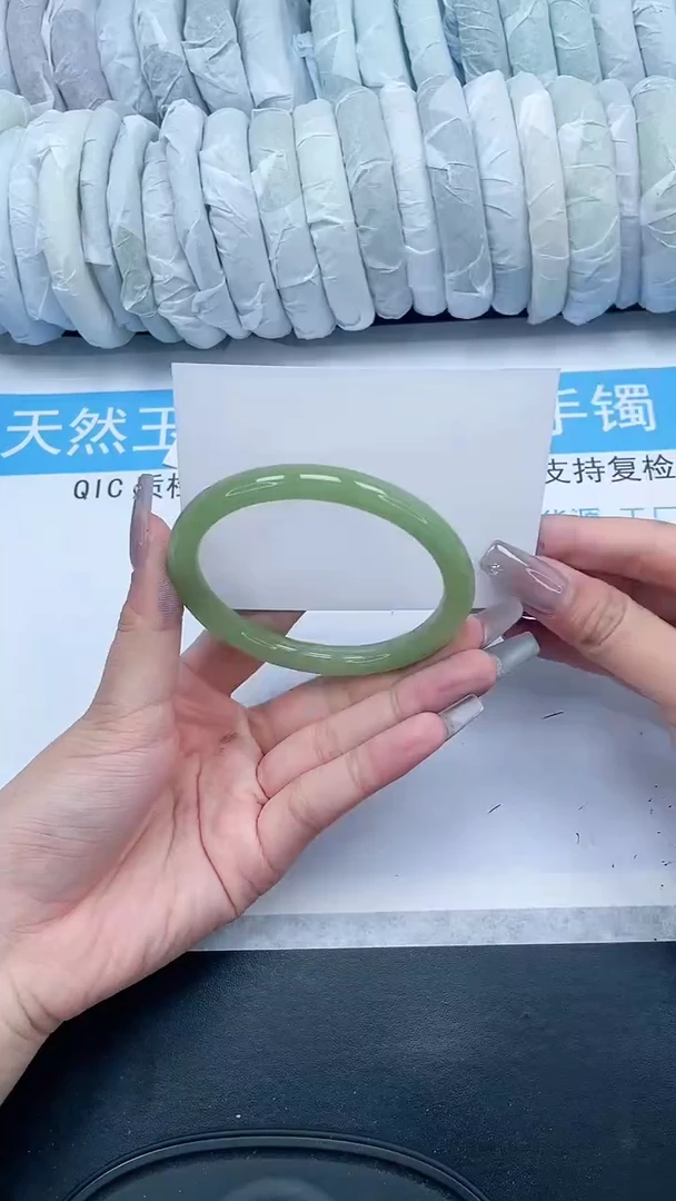 【闪购商品】石英质玉手镯未镶嵌316-61