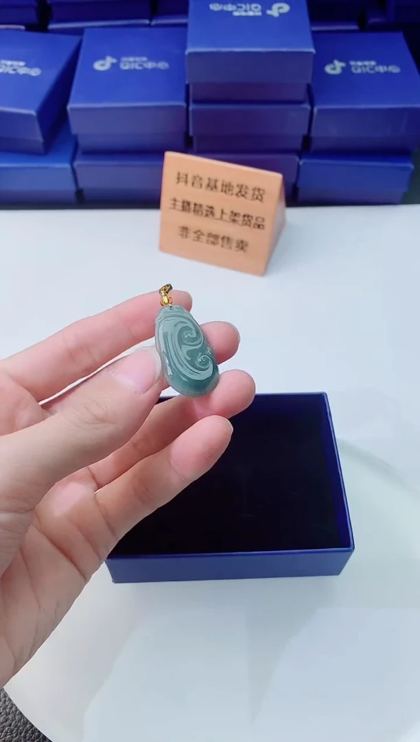 翡翠未镶嵌颈饰