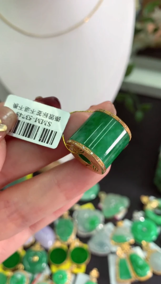 【闪购商品】翡翠吊坠(不含链)18K金镶嵌挂件