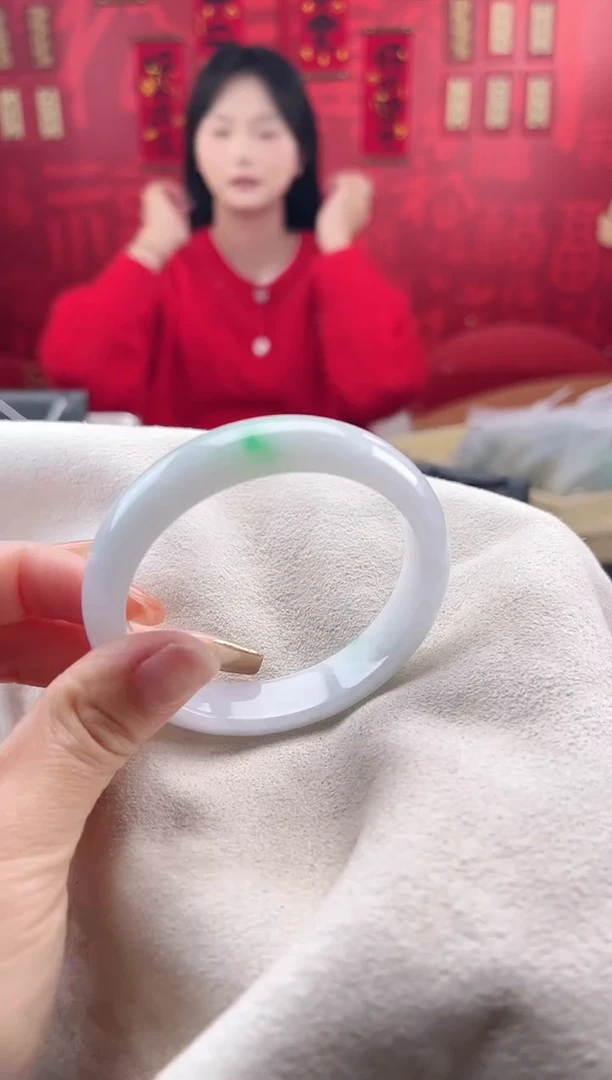【闪购商品】翡翠手镯未镶嵌手镯