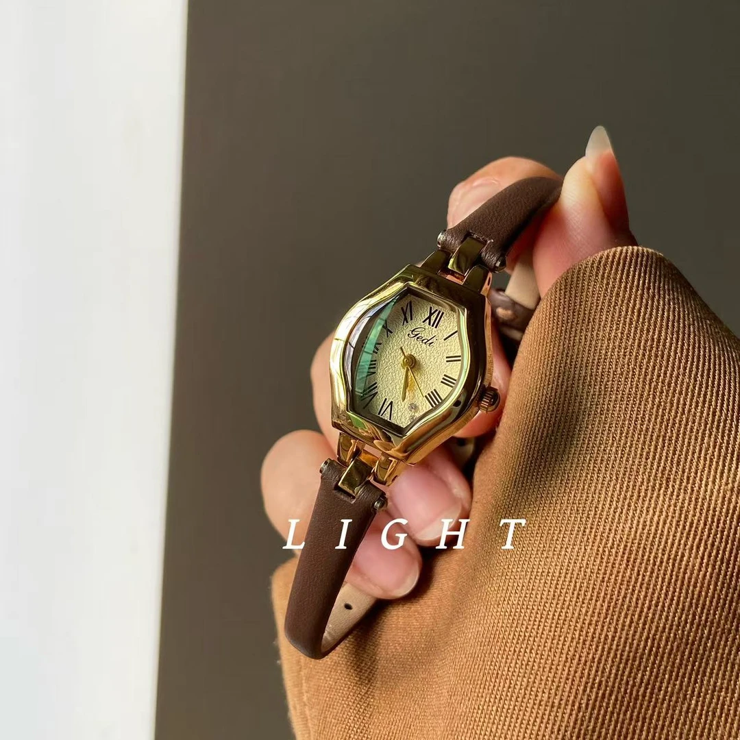 LIGHT 《酒桶》雾面真皮小众设计感复古石英女表
