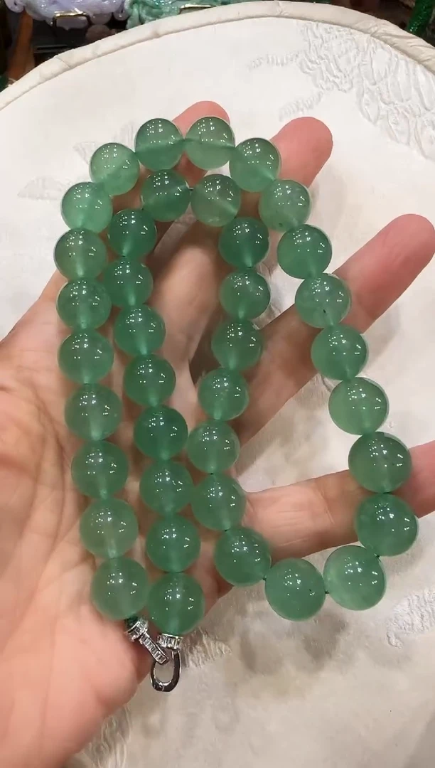 颈饰未镶嵌石英质玉国风