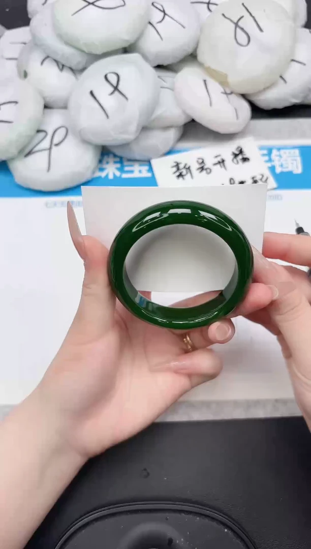 未镶嵌手镯石英质玉80-53