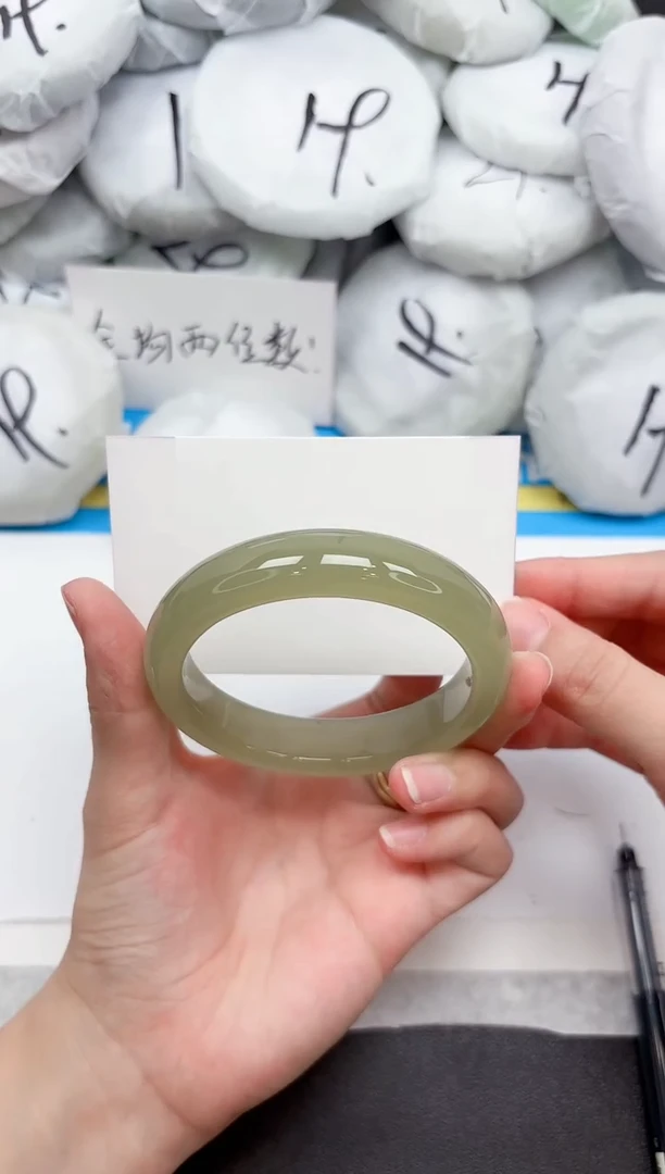 未镶嵌手镯石英质玉75-58.5