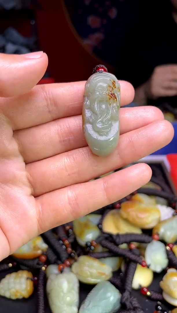 和田玉未镶嵌颈饰1