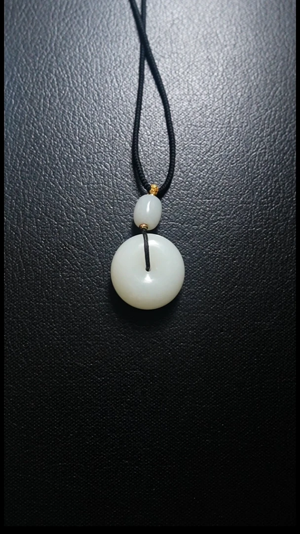 颈饰未镶嵌和田玉平安扣