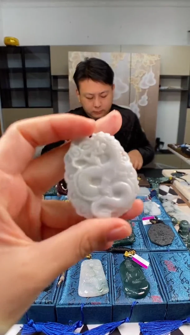 颈饰未镶嵌翡翠多样性发其一