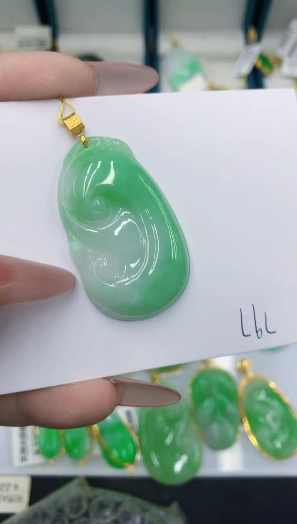 颈饰18K金镶嵌翡翠111111