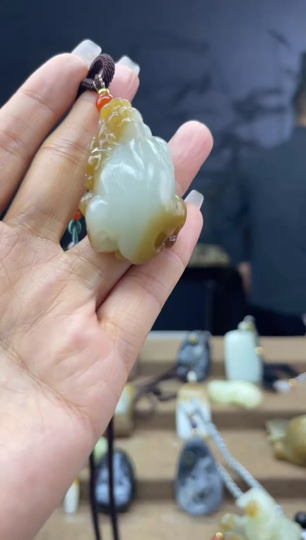 颈饰未镶嵌和田玉1