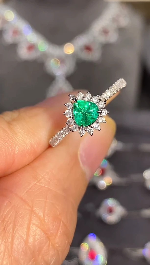 【闪购商品】祖母绿戒指18K金镶嵌0.4ct/多样性发货/福利