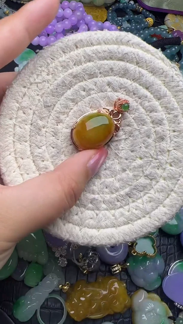 颈饰未镶嵌翡翠天然缅甸翡翠吊坠