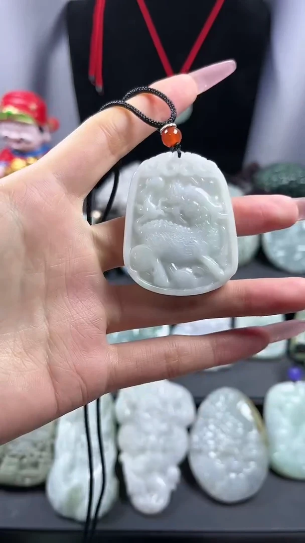 【闪购商品】翡翠颈饰未镶嵌麒麟