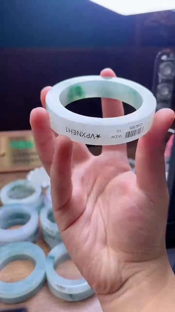 未镶嵌手镯定制翡翠深**梅定制