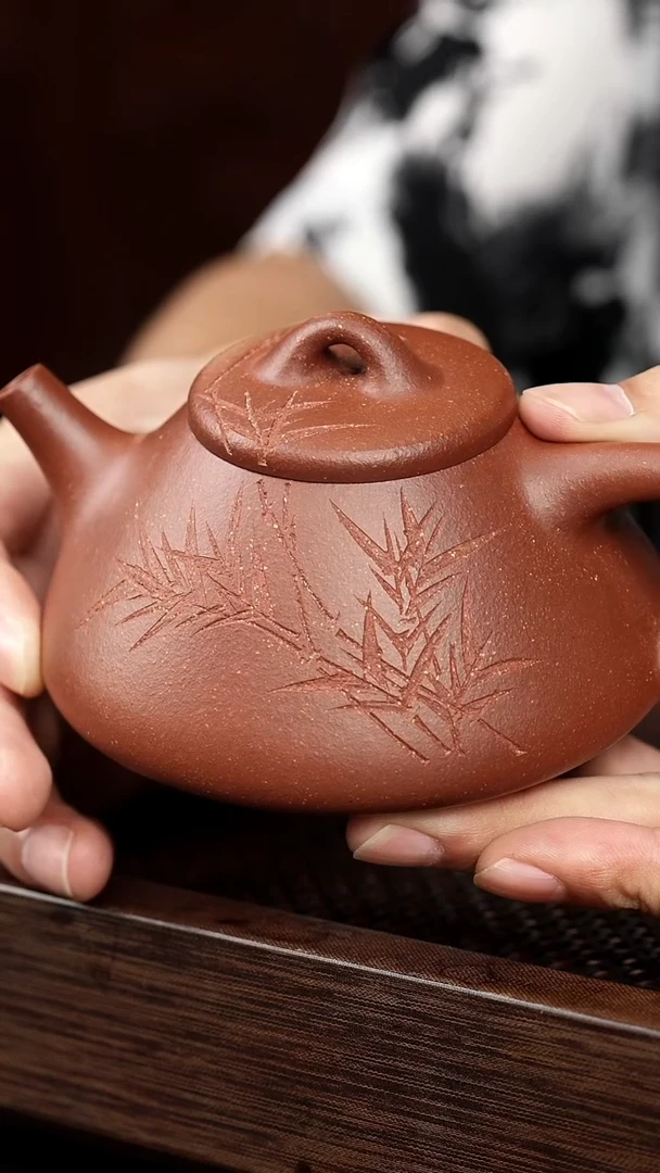 茶壶紫砂红降坡刻竹子冶