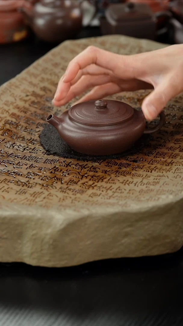 【闪购商品】紫砂茶壶老紫泥云兮140cc（微）