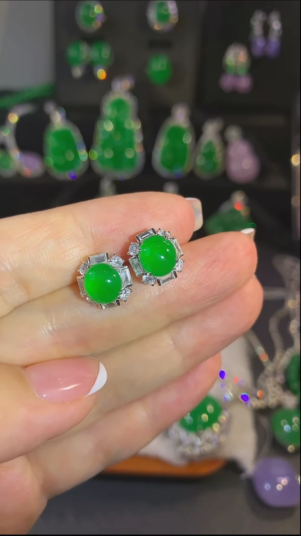 颈饰未镶嵌翡翠耳饰