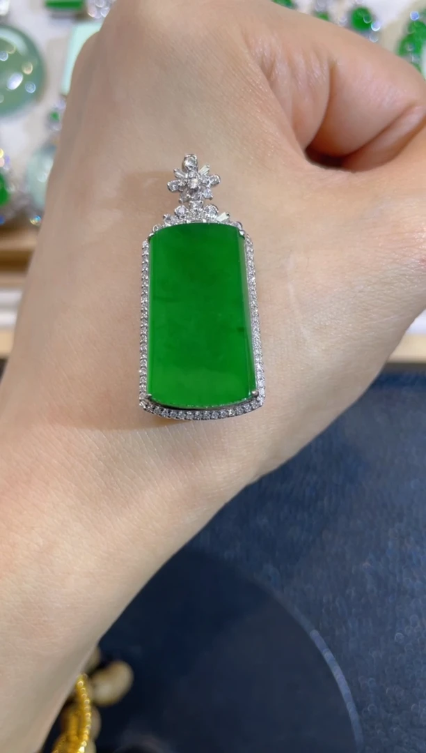 吊坠(不含链)18K金镶嵌翡翠团购10