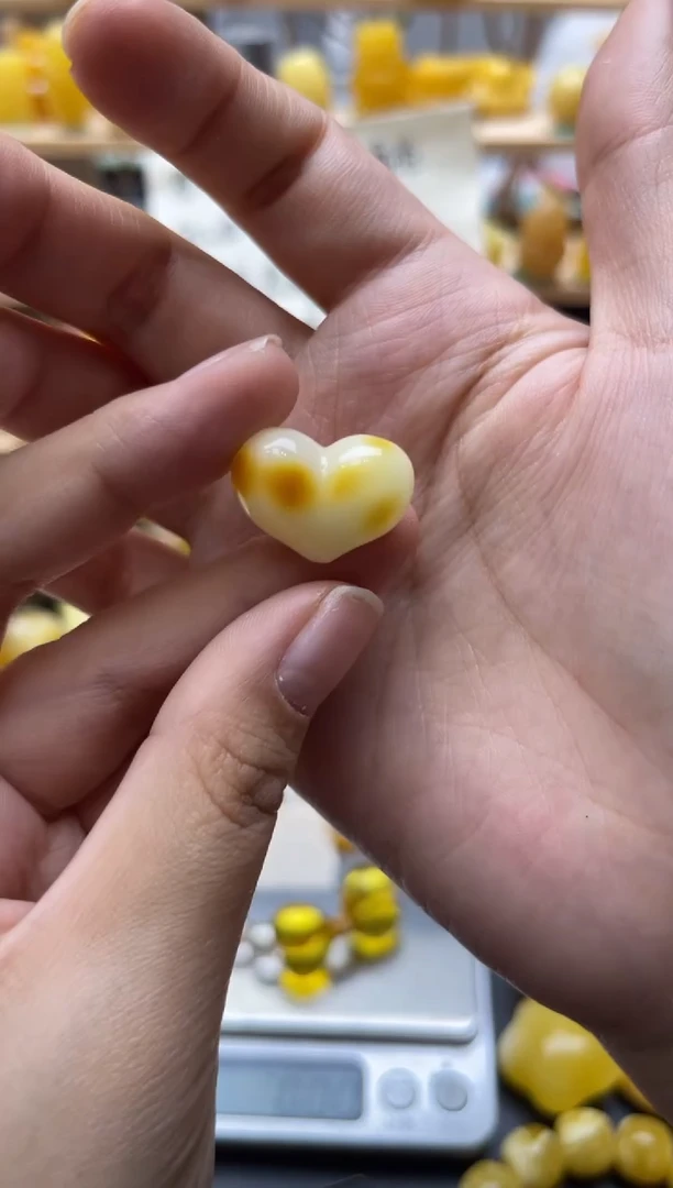 琥珀未镶嵌珠宝奇石056 琥珀蜜蜡微瑕