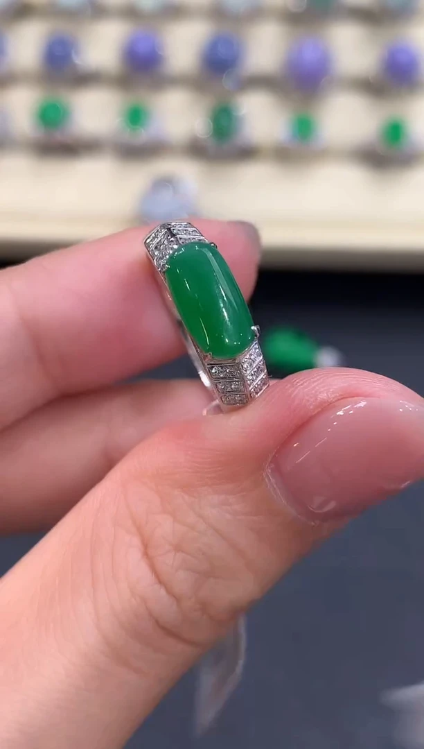 18K金镶嵌戒指翡翠a62