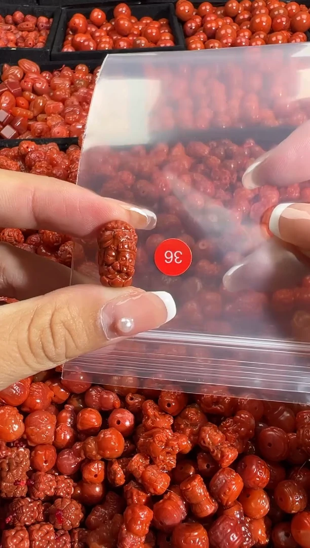 颈饰未镶嵌南红玛瑙1