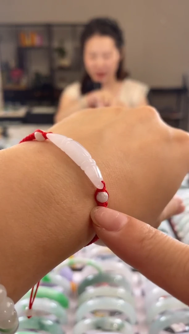 未镶嵌手绳翡翠多样性发一