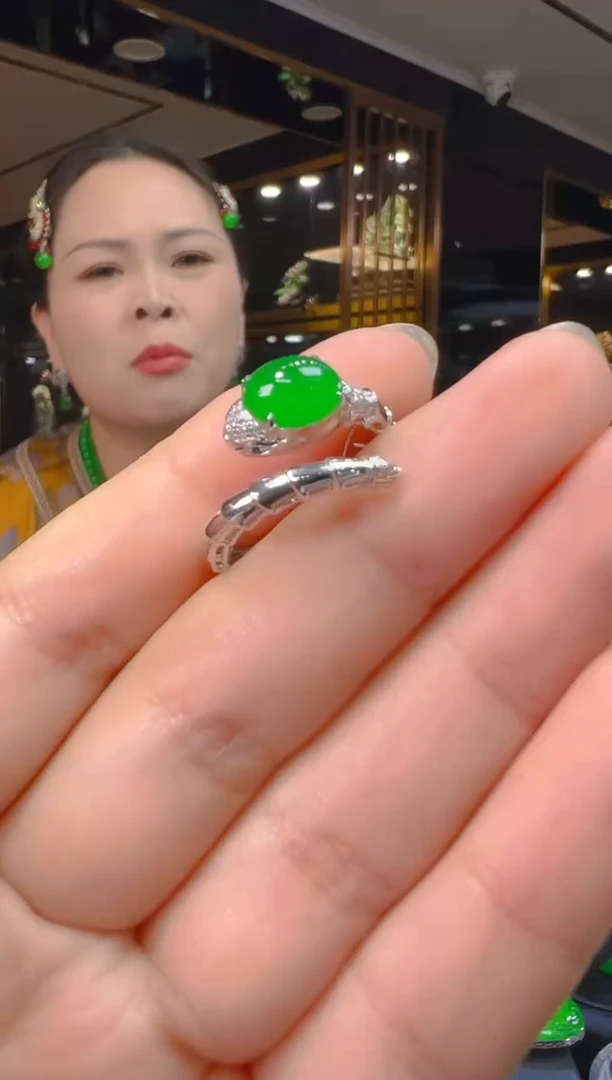 翡翠戒指18K金镶嵌148