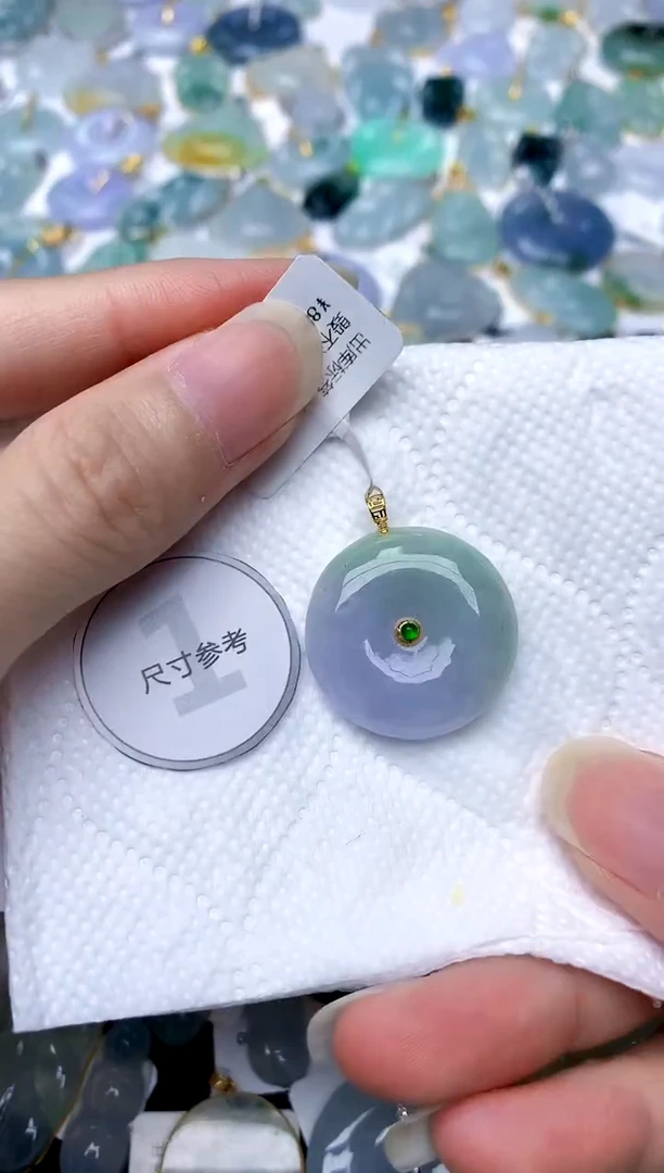 颈饰18K金镶嵌翡翠天然A货翡翠