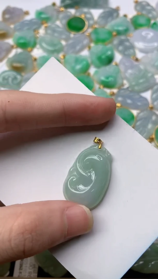 【闪购商品】翡翠颈饰18K金镶嵌6............