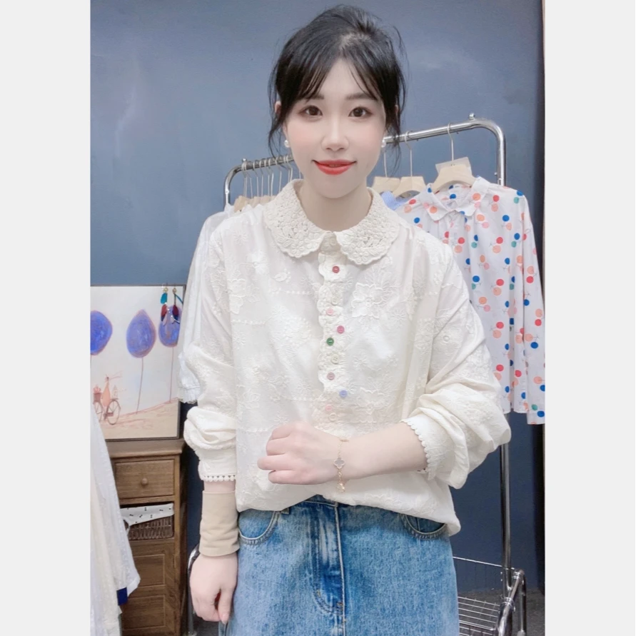 春款钩花镂空娃娃领甜美彩扣重工刺绣衬衣长袖气质宽松百搭上衣