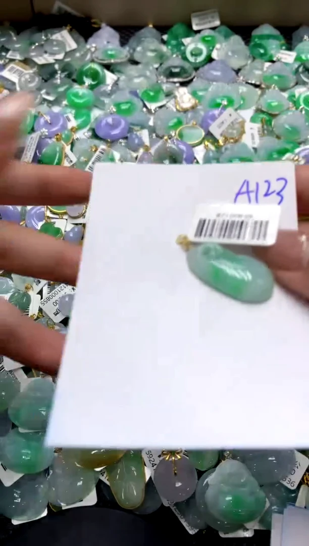 【闪购商品】翡翠颈饰18K金镶嵌11111111111111111