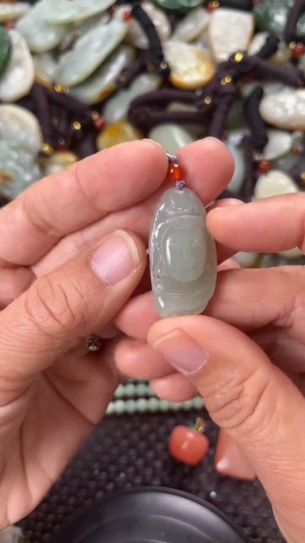 【闪购商品】和田玉颈饰未镶嵌多样性发货没有证书拍一发一有瑕