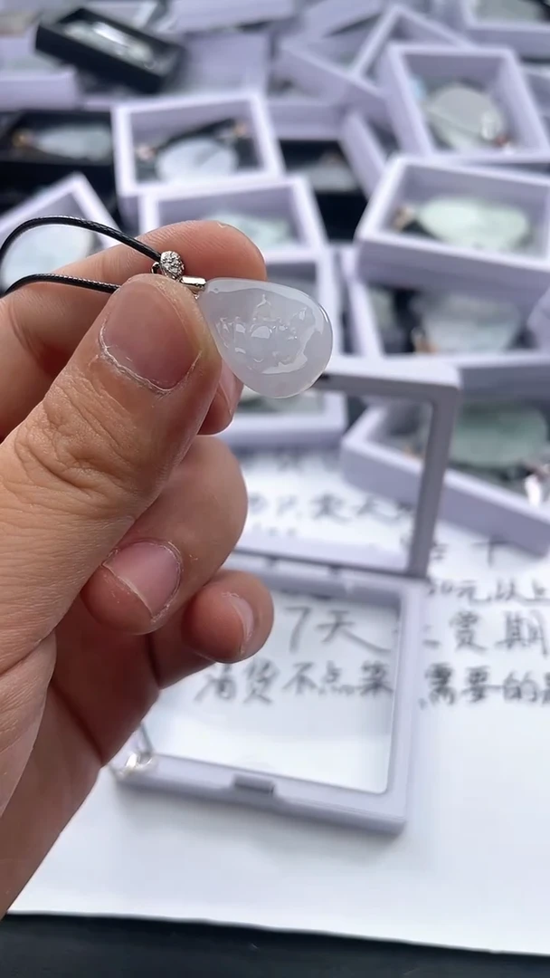 翡翠未镶嵌颈饰..../7/28/ 311