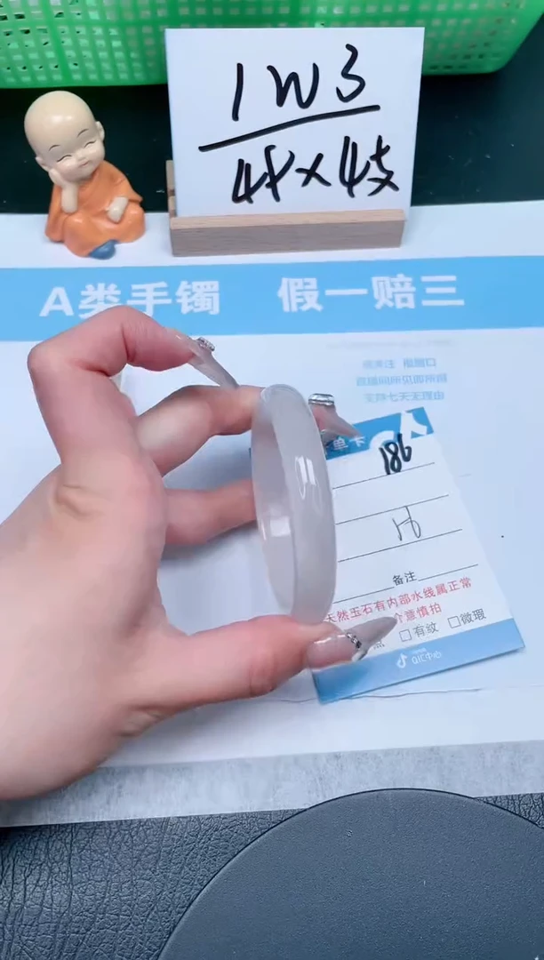 【闪购商品】石英质玉手镯未镶嵌186-56