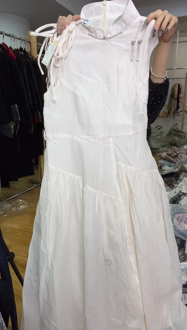 连衣裙       S码         100斤