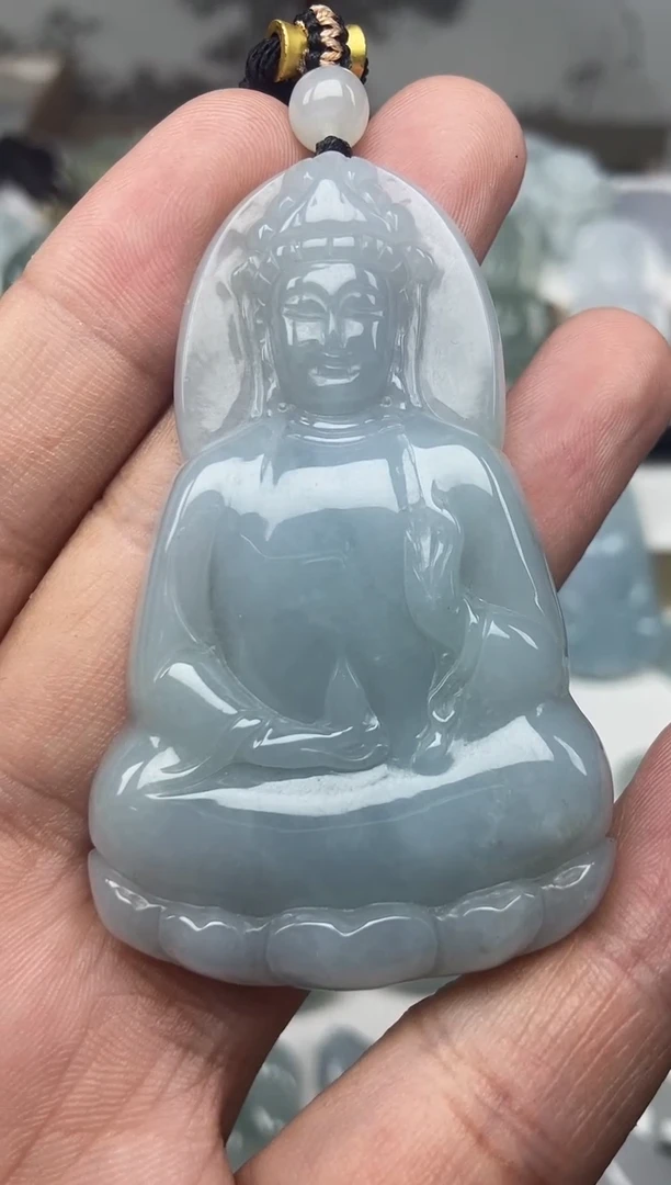 颈饰未镶嵌翡翠素衣观音