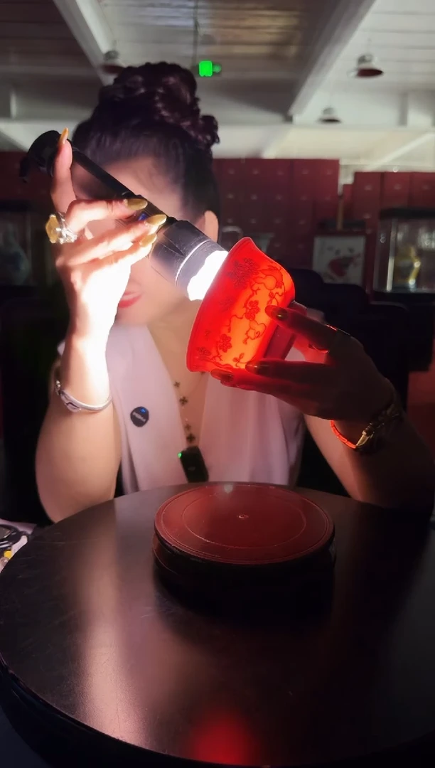 陶瓷红稀土葫芦碗