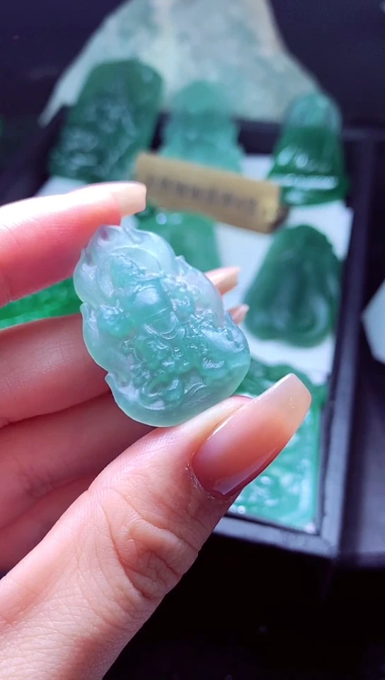 未镶嵌定制翡翠糖**?天然翡翠A货吊坠 基地发货多样性发货其一
