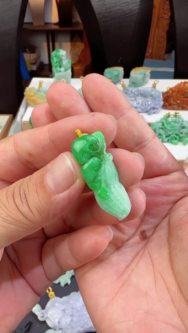 颈饰未镶嵌翡翠吊坠