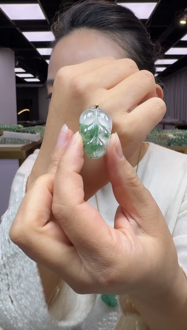 吊坠(不含链)18K金镶嵌石英质玉叶子