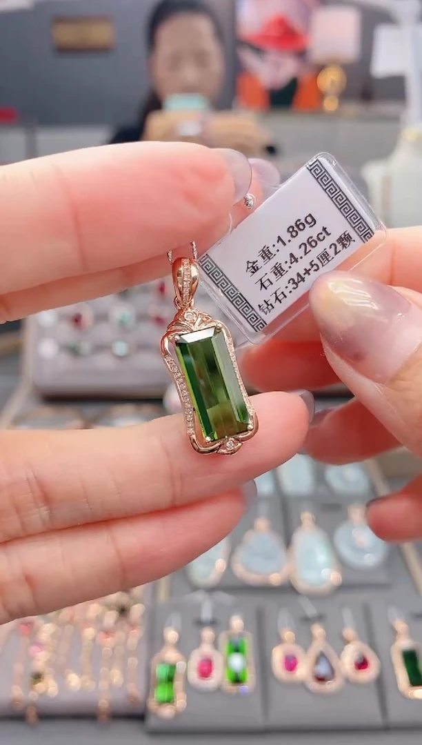 颈饰18K金镶嵌碧玺4.26