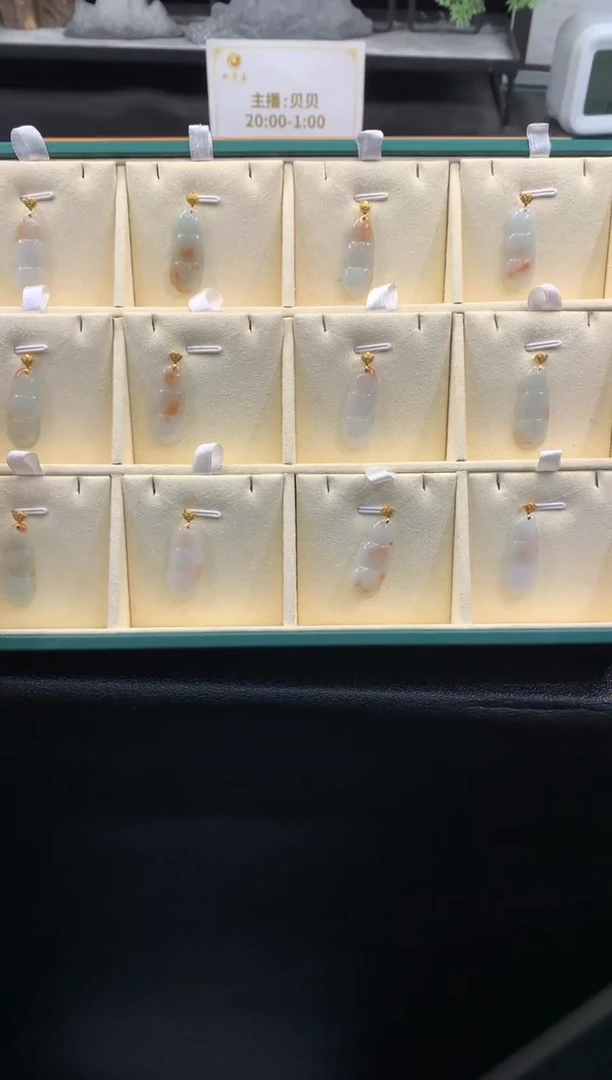 颈饰18K金镶嵌翡翠FA76 翡翠豆子 多样性发其一赠银链