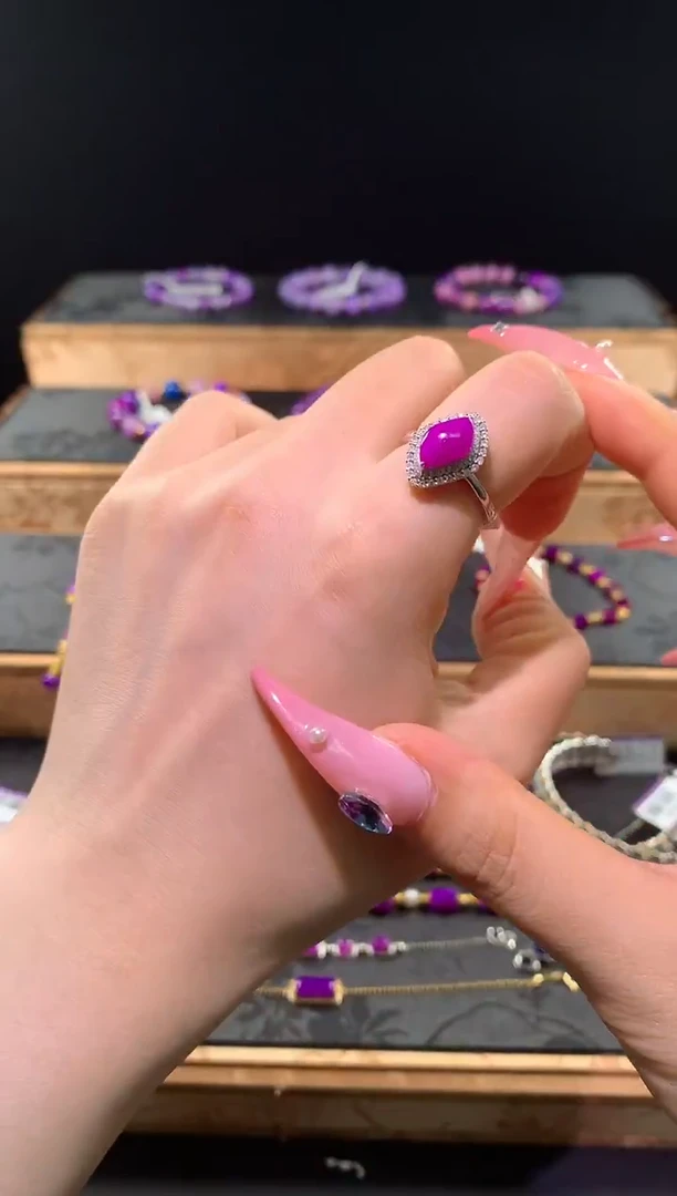 苏纪石（舒俱来）18K金镶嵌.戒指