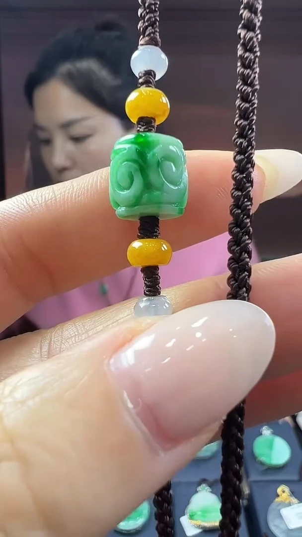 未镶嵌挂件翡翠美背