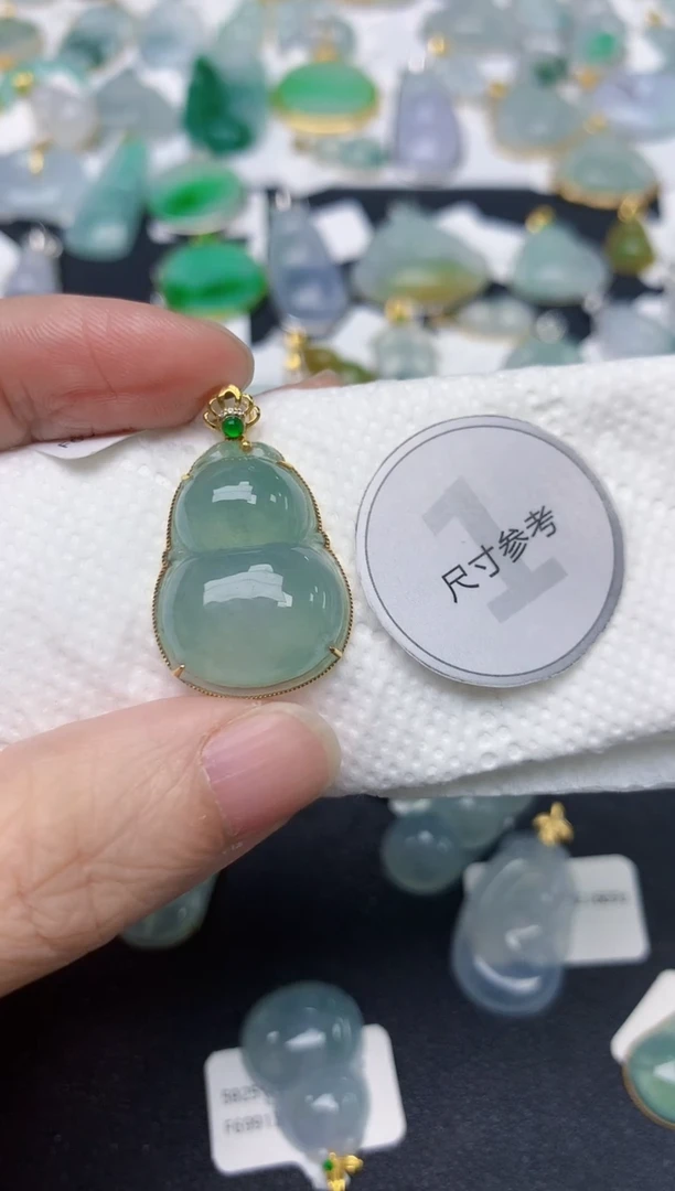 颈饰18K金镶嵌翡翠天然缅甸A货翡翠