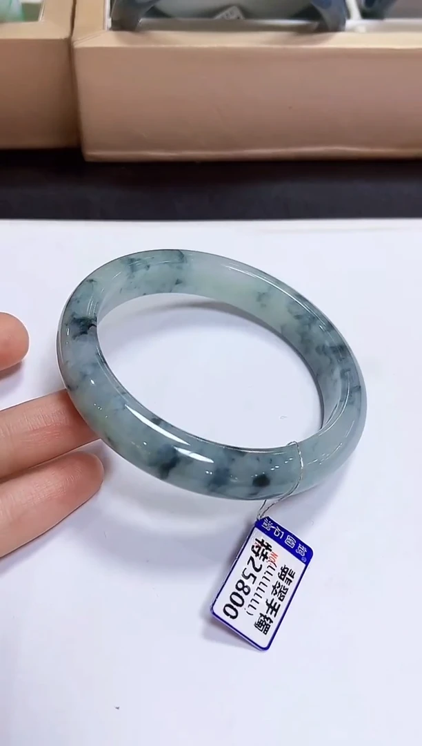 颈饰未镶嵌翡翠手镯59
