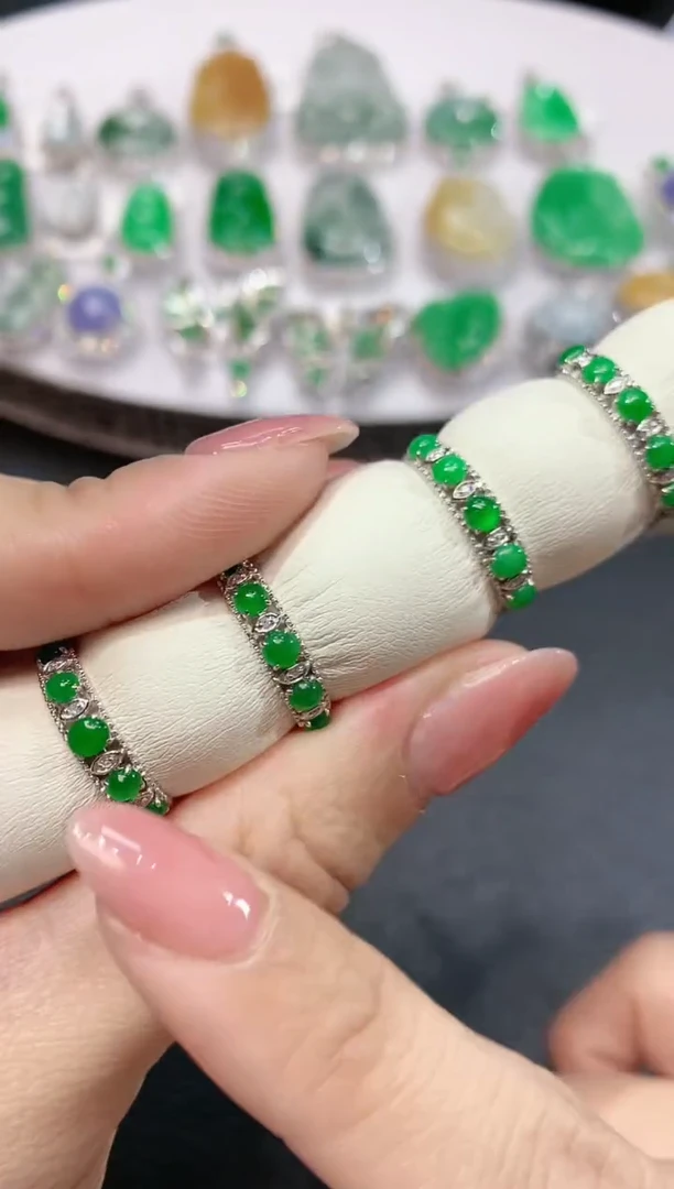 【闪购商品】翡翠吊坠(不含链)18K金镶嵌C3 多样性发货一件