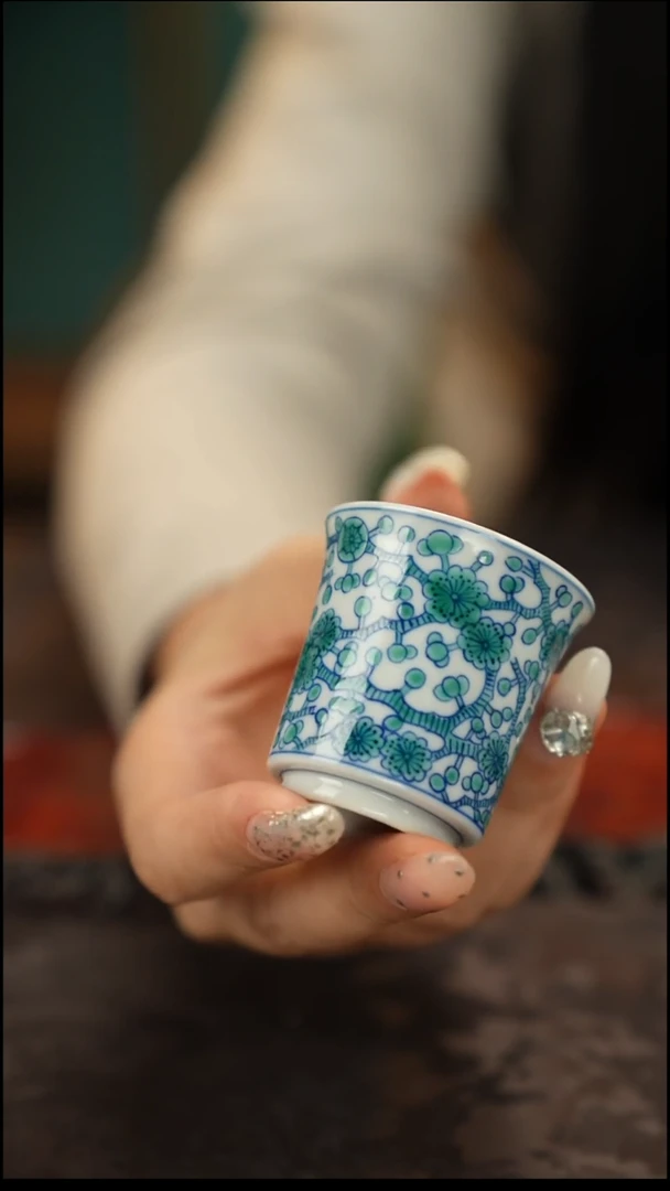 青花手绘梅花主人杯