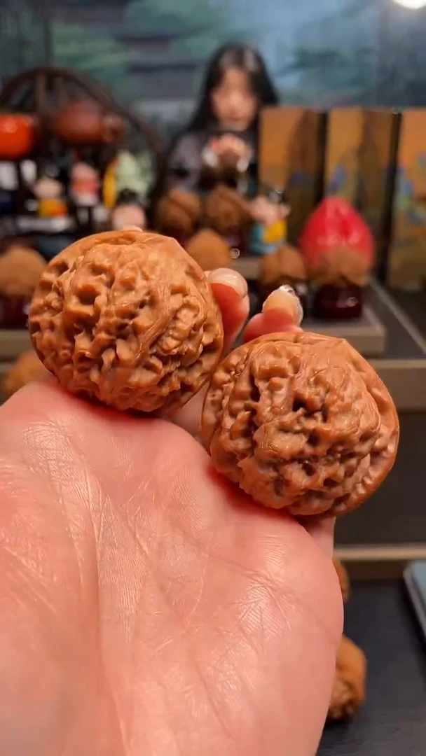 【闪购商品】文玩核桃把件F 798龙墩41尺