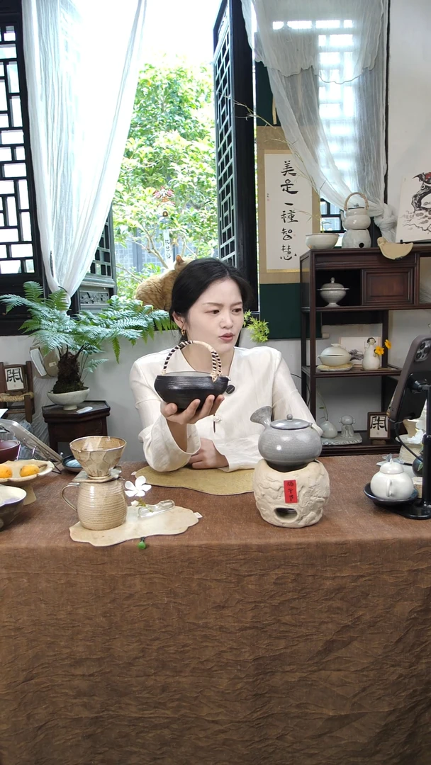 陶瓷（微瑕）澜夜桃心提梁花器HW000032